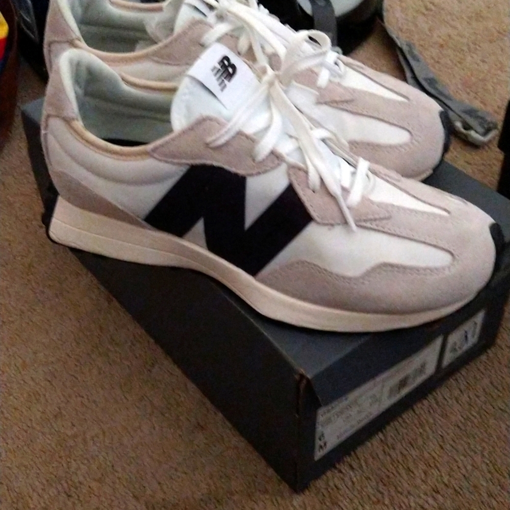 New Balance 327